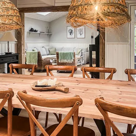 3 Bedroom Amazing In Semesterbostad *
