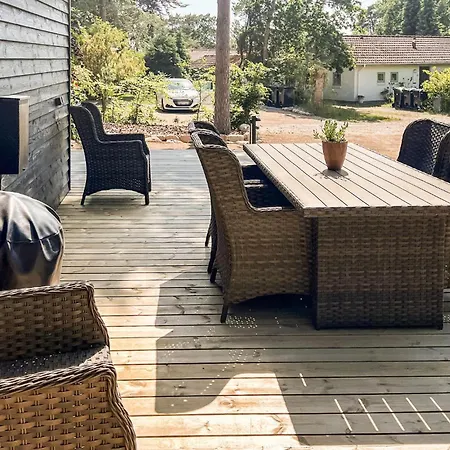 3 Bedroom Amazing In Semesterbostad